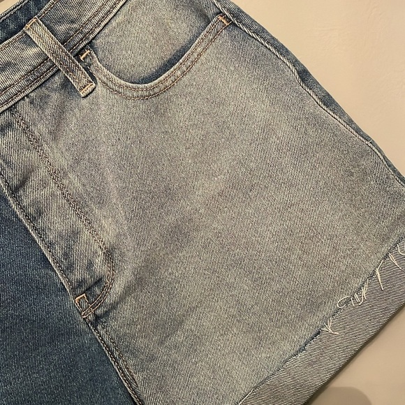 HOLLISTER DENIM SHORT SIZE 9 w29 - Picture 3 of 7